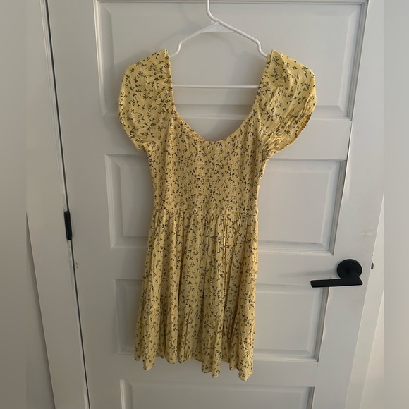 yellow sundress with flowers/ great condition - Picture 3 of 3